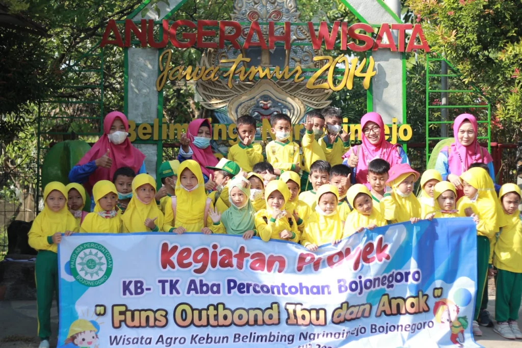 Outbound Anak dan Ibu PAUD ABA Percontohan ke Kebun Belimbing