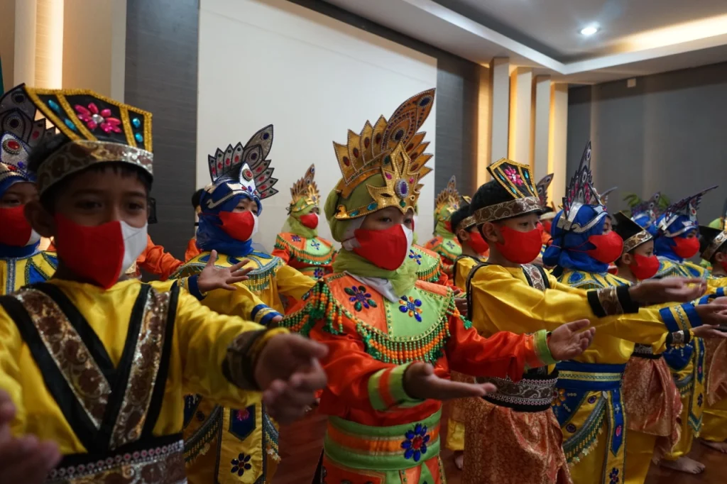 Kostum Unik Menyemarakkan Lomba Paduan Suara Siswa SDMM