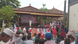 Di Bawah Pohon Pule Siswa SD Almadany Rayakan Kemerdekaan