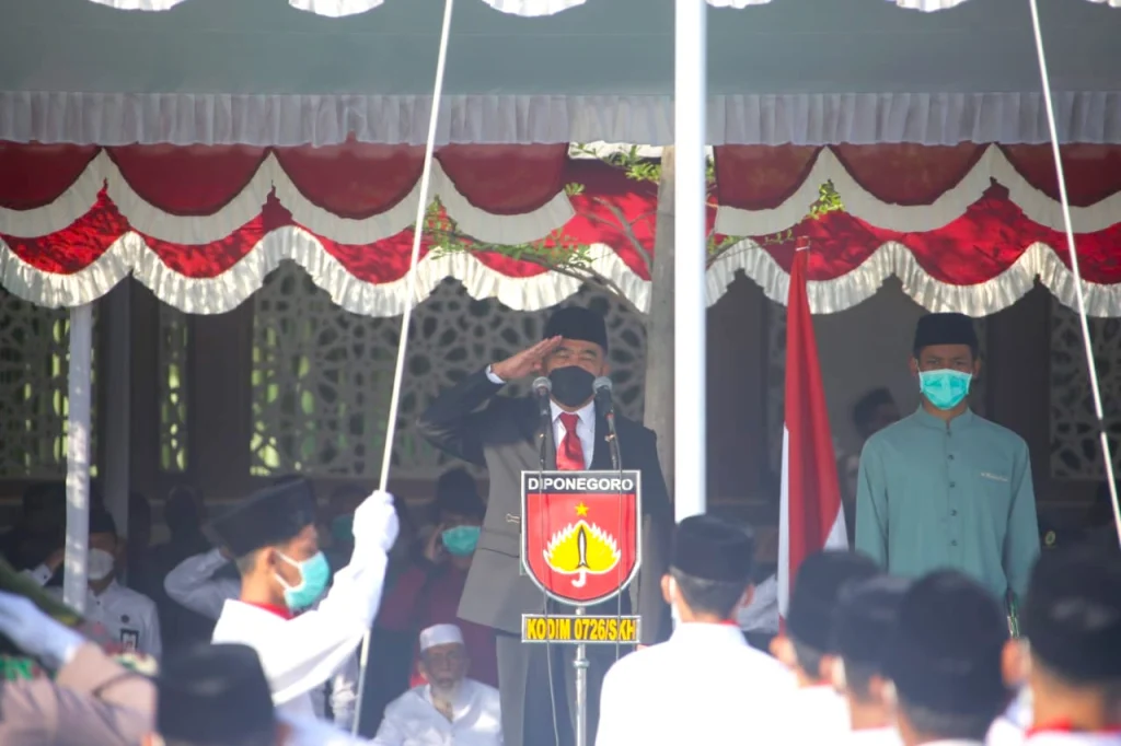 Sambutan Lengkap Menko PMK Muhadjir Effendi saat Upacara Bendera di Ponpes Ngruki