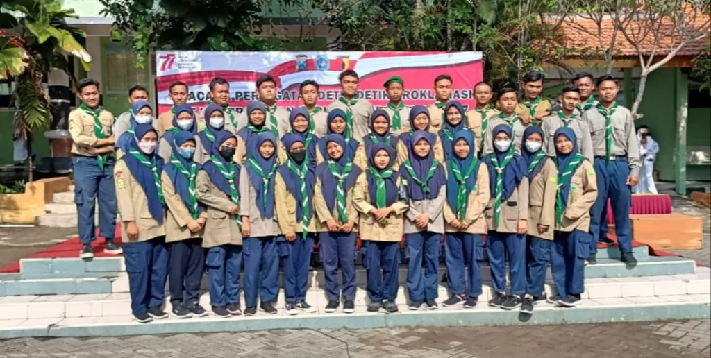 Curi Momentum, SMK Memo Unjuk Yel-Yel Usai Upacara di Kecamatan