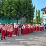 Siswa Sekolah Kreatif Menganti Bangga Jadi Petugas Upacara