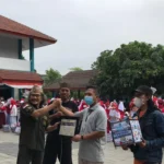 Tiga Budayawan Gresik Apresiasi Gerakan 1000 Damar Kurung SD Mugeb