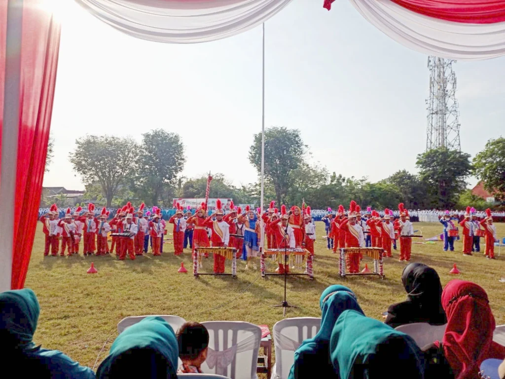 Drumband SD Al Islam Cerme Tampil di HUT RI Kecamatan