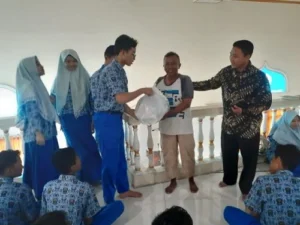 Program Jumat Al Maun Spemnas, Wali Siswa Turut Ambil Bagian