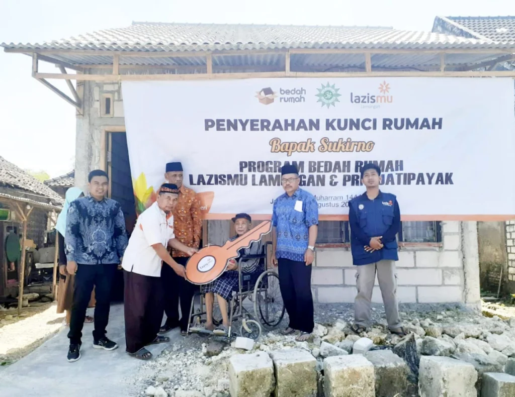 Rumah Aktivis Dakwah yang Sakit karena Kecelakaan Ini Dibedah Lazismu Lamongan