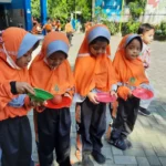 Estafet Bola Jadi Lomba Favorit Siswa SD Muwri