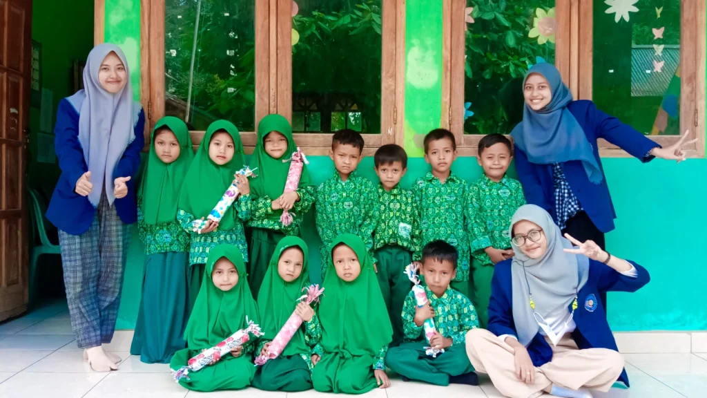 Mahasiswa UMG Sosialisasi PHBS di MINU Bawean