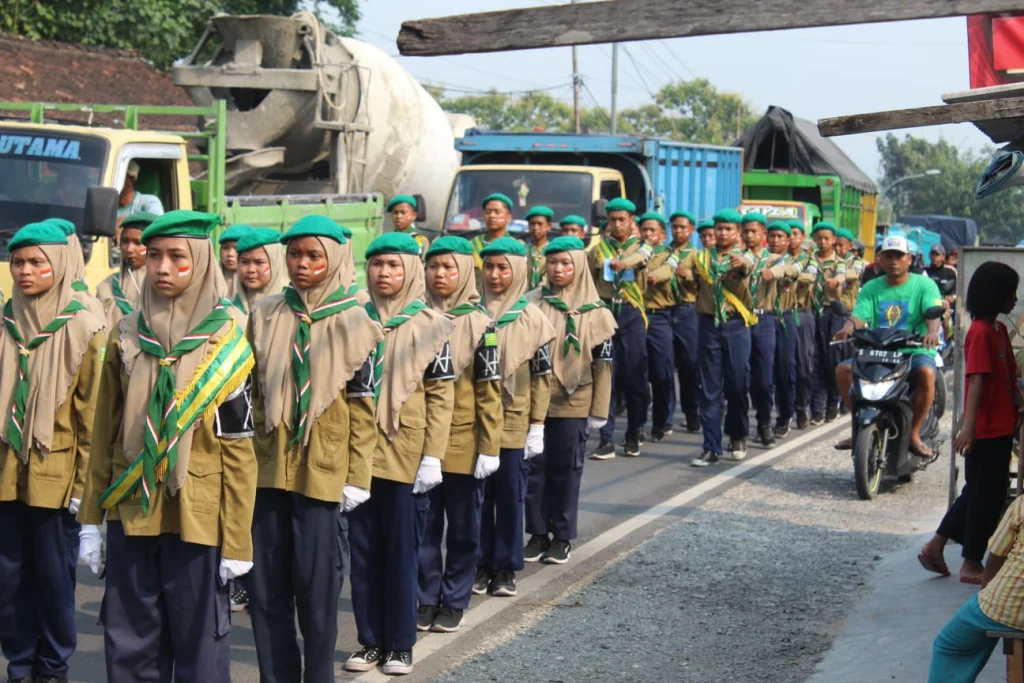 150 Siswa SMP Mutuba Mengikuti Gerak Jalan Tingkat Kecamatan