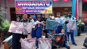 Siswa SMPM 2 Ponorogo Membatik Celup