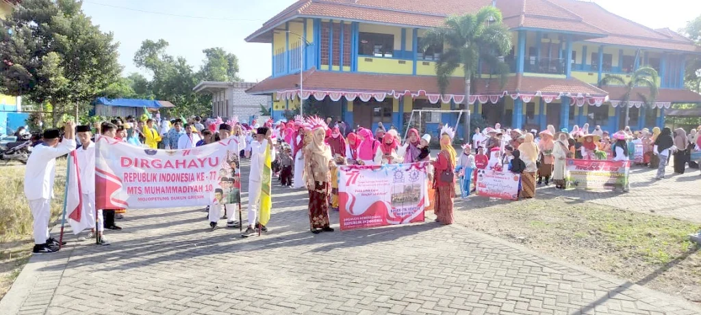 Aneka Kostum Mewarnai Karnaval Perguruan Mojopetung