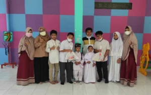 Didik Siswa Gemar Infak, SD Mugeb Ajak Siswa Berbagi