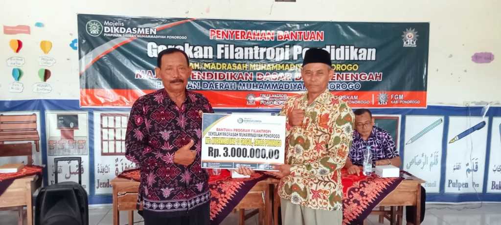 Majelis Dikdasmen PDM Ponorogo Menyalurkan Dana Filantropi Pendidikan