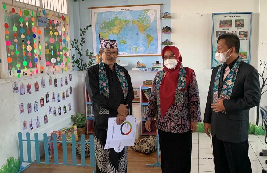 Library Class Decoration Lahirkan Generasi Literat SD Mugeb