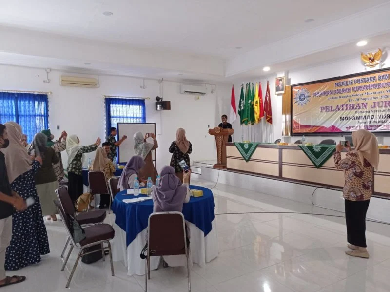 Menulis Berita Jangan seperti Bikin Pamlet!