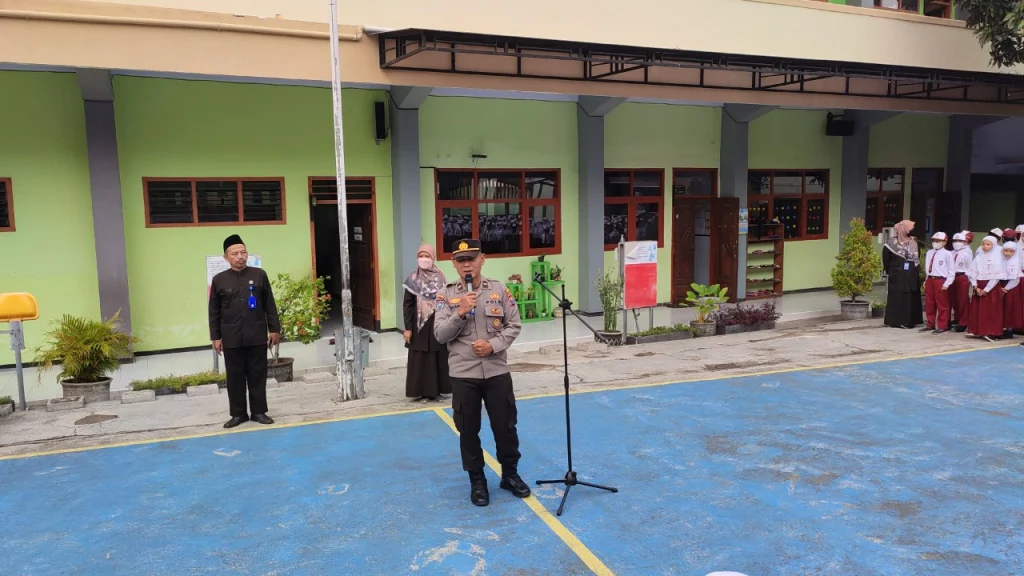 Sosialisasi Antibullying, SD Mudisa Jember Undang Polisi