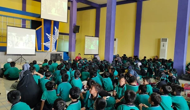 Siswa SD Mumtaz Antusias Nobar Film Petualangan Mata Angin