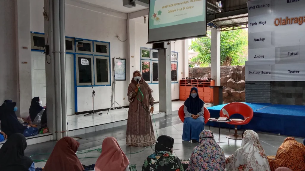 Adab Berkomunikasi dengan Orangtua dan Guru