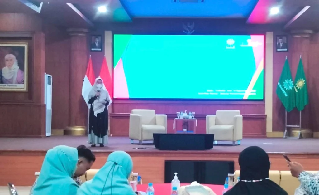 Tampil Perdana di Acara PWM, MC Ini Dipuji Prof Biyanto