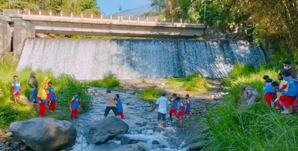 Back to Nature, Siswa SD Muda Tusida Menjelajah Sungai Kromong