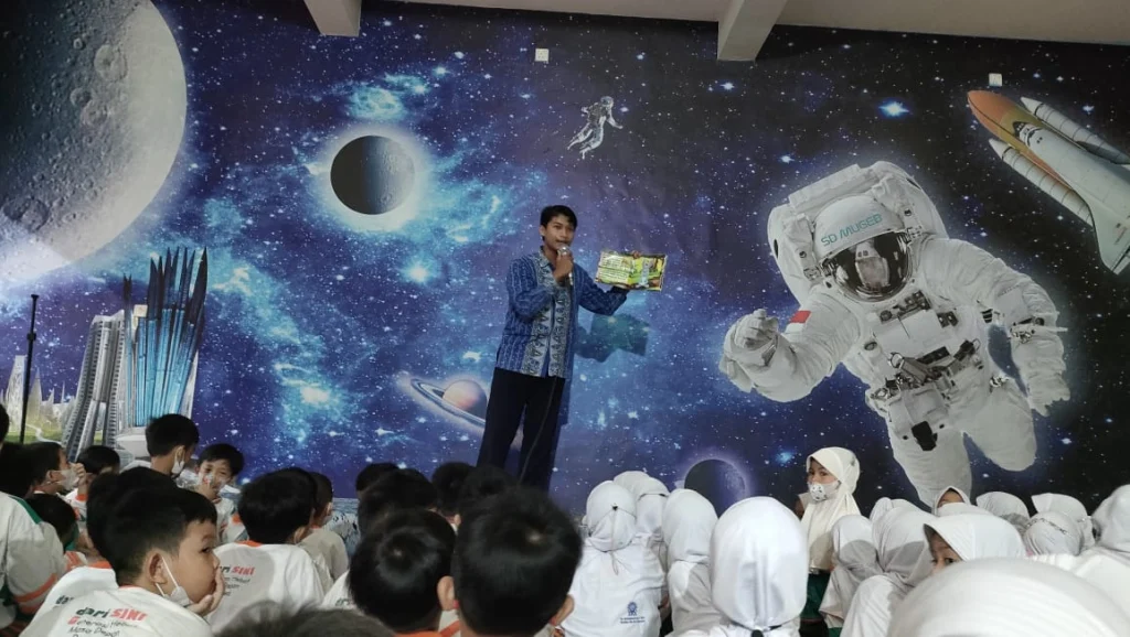 Begini Siswa SD Mugeb Memperingati Hari Kunjung Perpustakaan