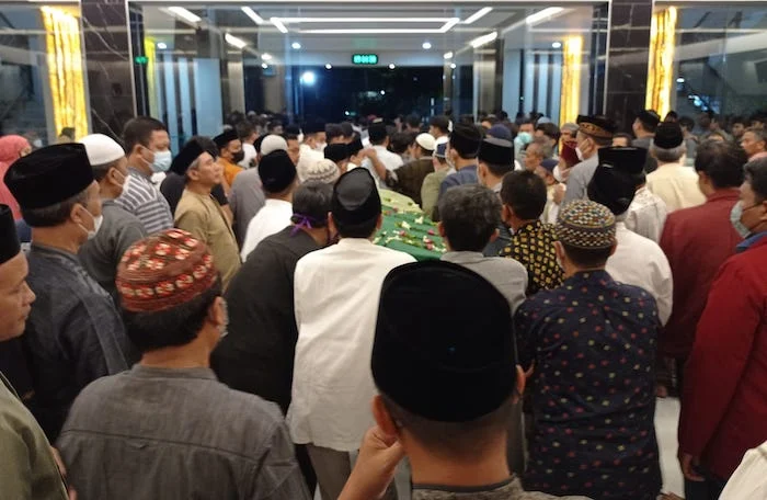 Shalat Jenazah Rektor UMG: Masjid Penuh Sesak, Ketua PP Muhammadiyah Beri Pesan Ini