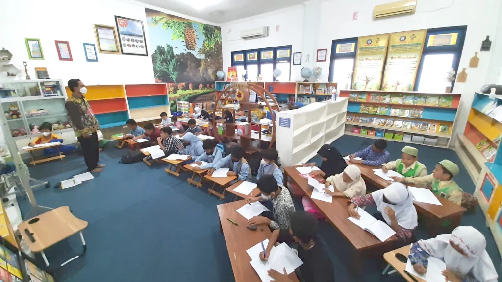 SDMM Fasilitasi Pembinaan KSN Matematika dan IPA Kecamatan Manyar