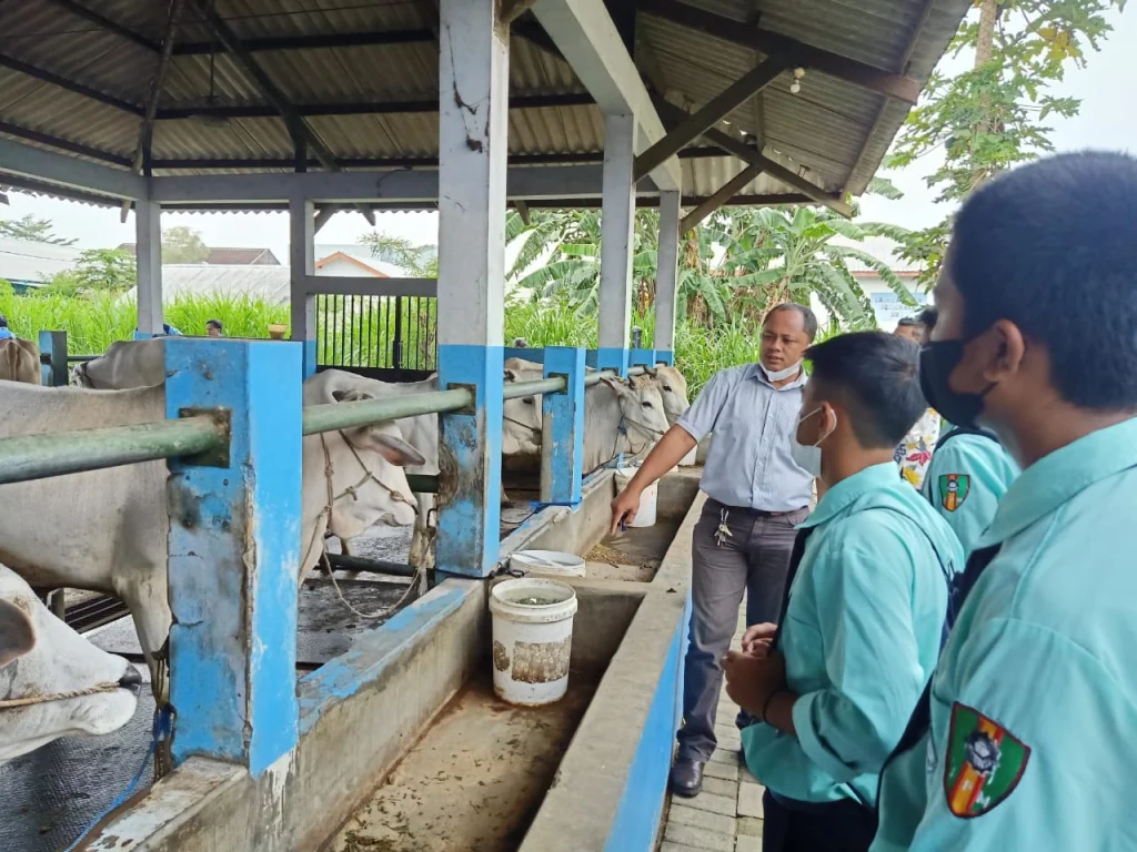 Santri SMA SPEAM Belajar Biogas dan Nata de Coco ke UMM