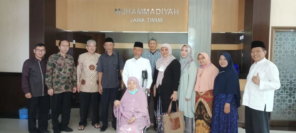 Percaya Muhammadiyah, Ibu Ini Wakafkan Tanahnya di Prigen