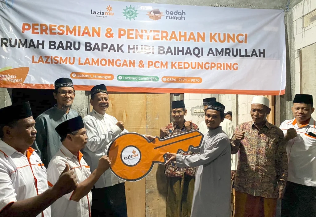 Bedah Rumah Istimewa Lazismu Lamongan untuk Pelopor Pendidikan