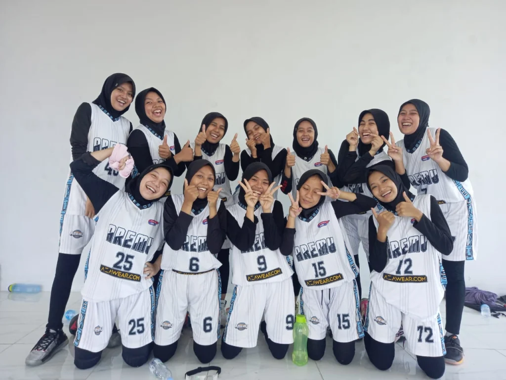 Tim Basket Putra dan Putri Smamsatu Juara I Tingkat Sekolah Swasta SMA Awards 2022