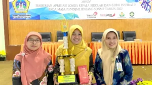 Ria Pusvita Sari Juara I Kepala Sekolah Inspiratif Tingkat SD Tahun 2022