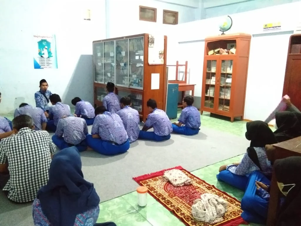 SMPM 2 Ponorogo Membangun Karakter Siswa dengan Pembiasaan Pagi
