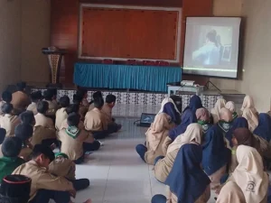 Ingatkan Bahaya Komunisme, MTs Muda Kedungadem Lakukan Ini