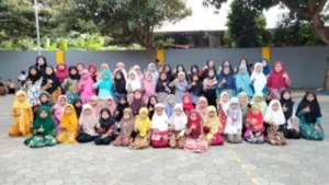 MI Mudipat Wotan Kompak Pakai Batik