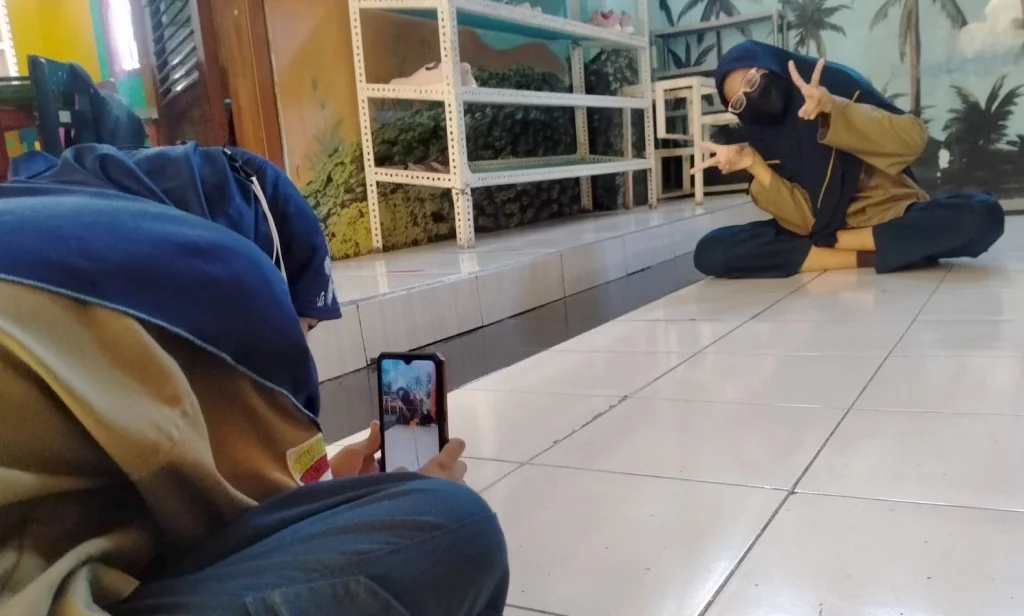 Ekskul Fotografi Ajak Siswa Sekolah Kreatif Belajar Angle Terbaik