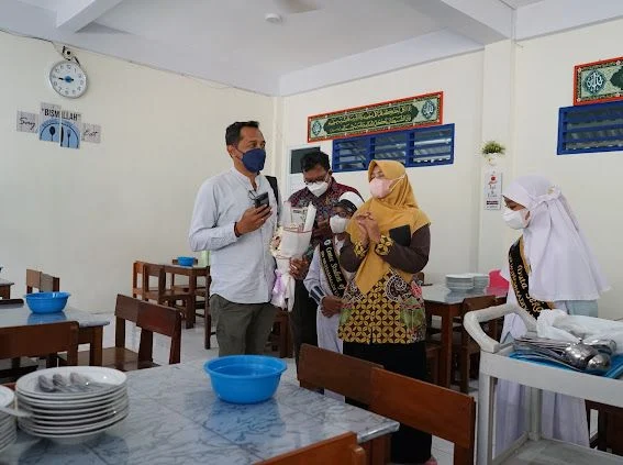 Adab Makan SDMM Diapresiasi Supervisor MFS 
