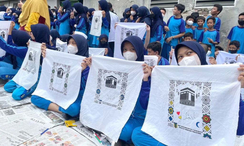 Spempat Surabaya Peringati Maulid Nabi dengan Melukis Kaligrafi