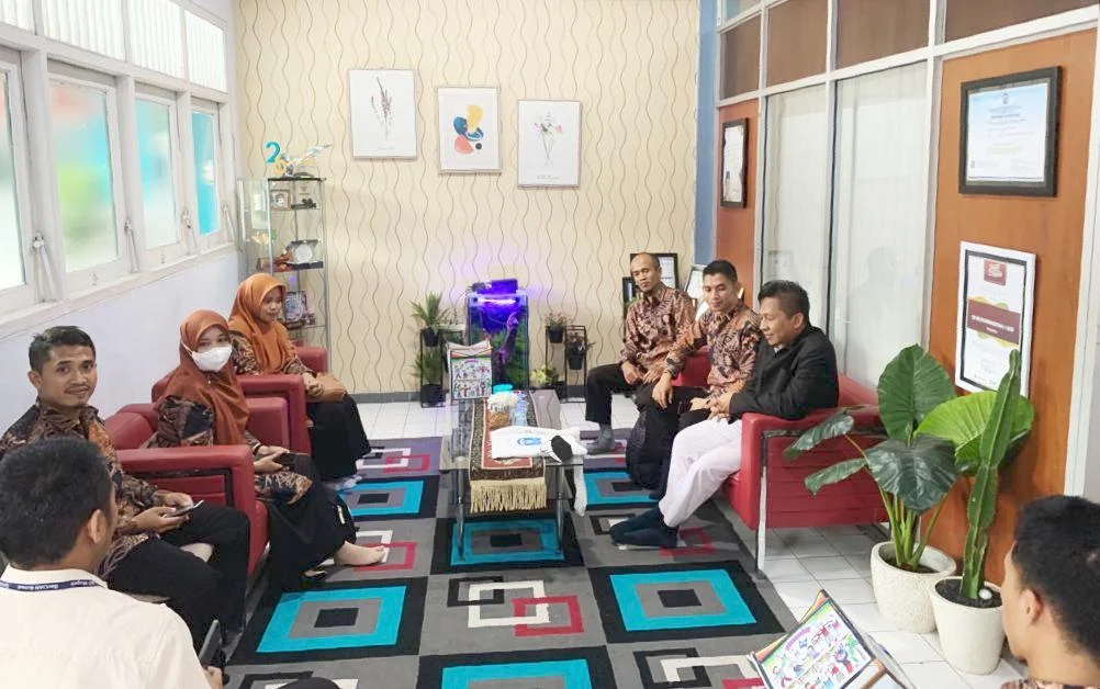 Kunjungan SD Muhdisa ke SD Mugeb: Tamu Rasa Keluarga