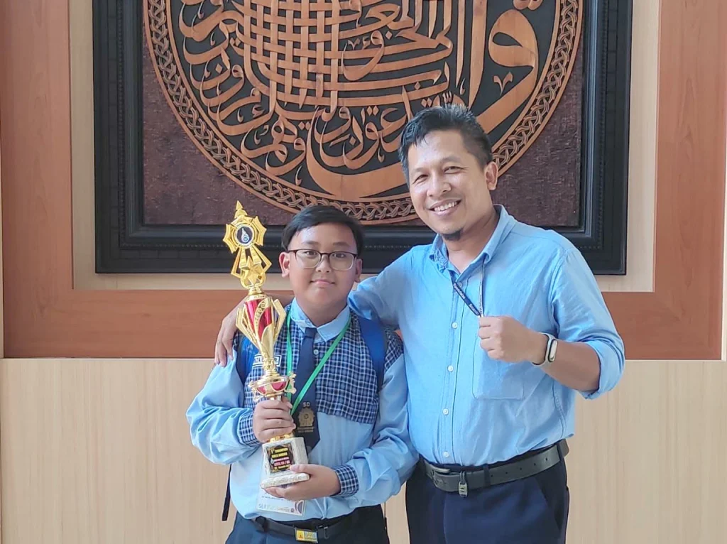 Sempat Opname, Siswa SD Mugeb Juara I Seni Baca Al-Quran