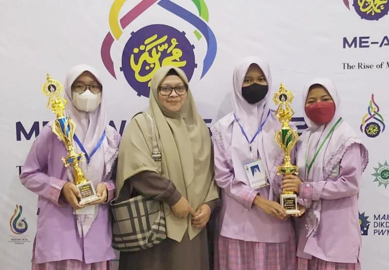 SMP Muda Surabaya Rebut Kembali Juara Umum ME Awards