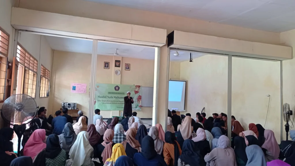 Ustadz Ini Bagi-Bagi Uang di SMK Muhipro