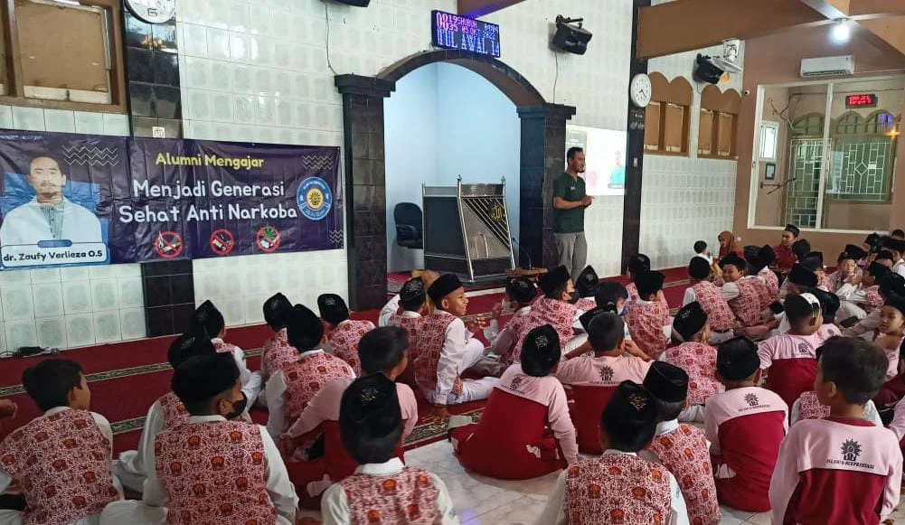 Dokter Alumnus SD Al Islam Ini Ungkap Keterkaitan Rokok dan Narkoba