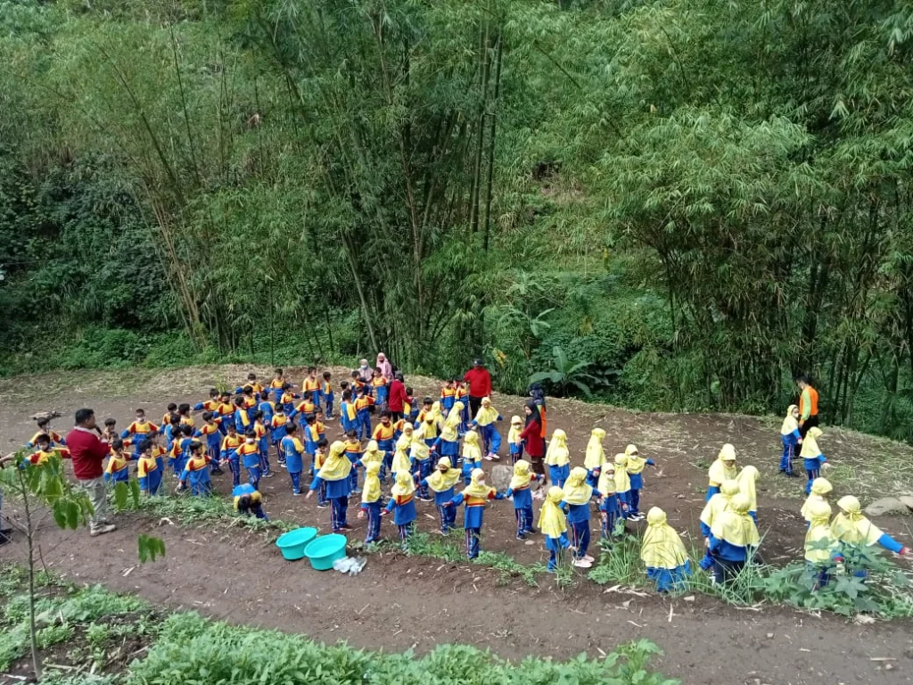 SDMM Mengajak Siswa Lebih Dekat dengan Alam