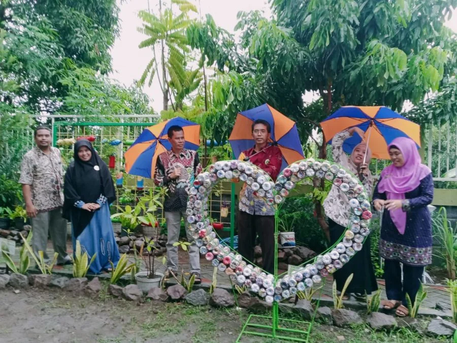 Terpesona di Taman SD Almadany