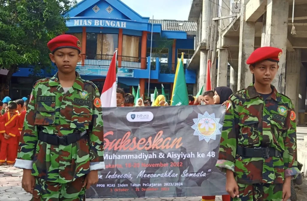 Kirab MIAS Bungah Sambut Muktamar Bikin Siswa Bangga
