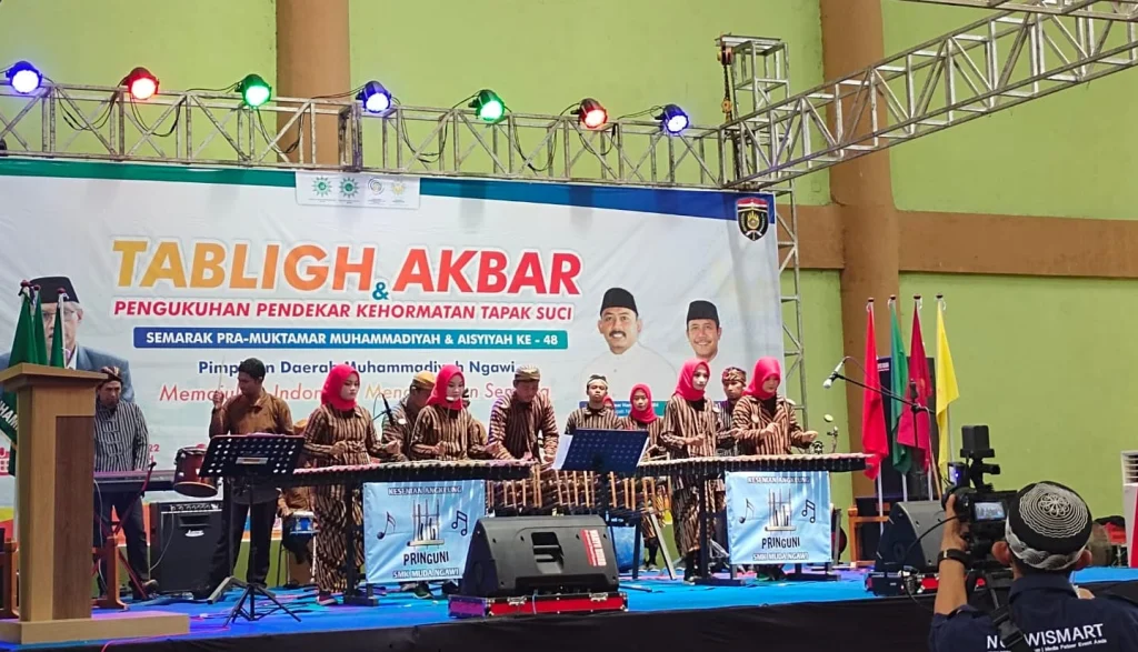 Angklung SMK Muda Tampil di Tabligh Akbar PDM Ngawi