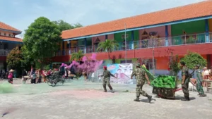 SD Muda Tusida Suguhkan Drama Perobekan Bendera Belanda