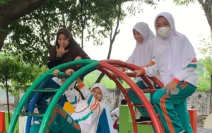 Siswa SD Mugeb Mengikuti Friday Boarding School