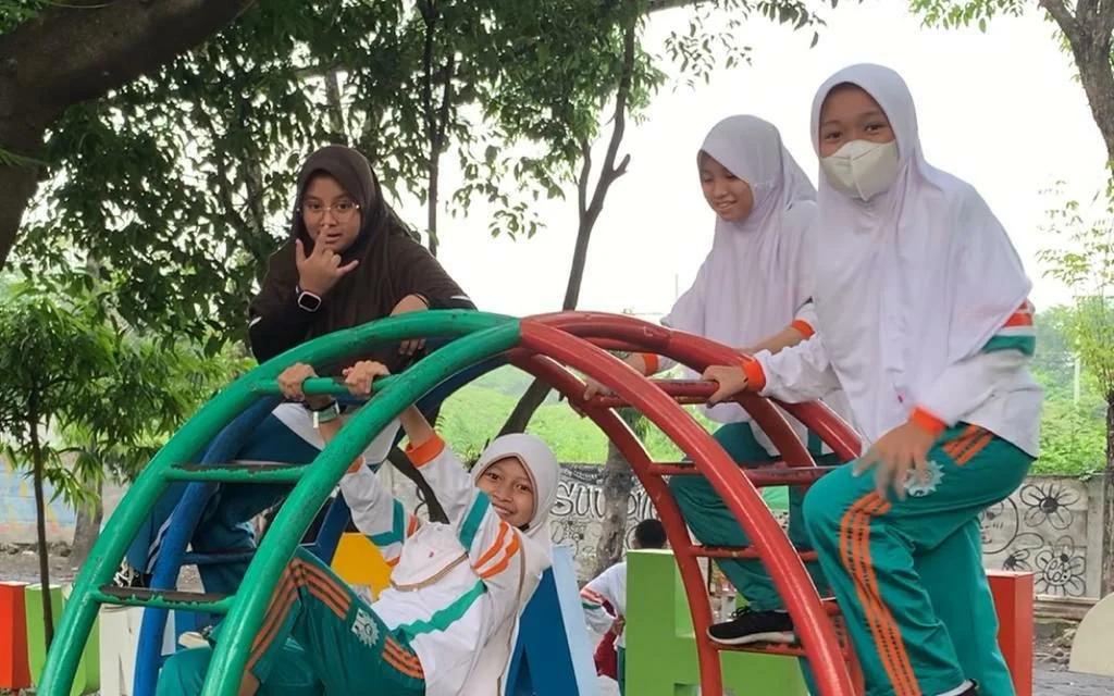 Siswa SD Mugeb Mengikuti Friday Boarding School